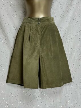 Vintage Danier Olive Green Suede Leather Culottes Shorts Size 6 High Waist